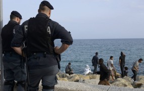 V Italiji kaos, policija posredovala proti migrantom