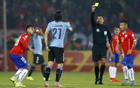 Sramotna provokacija Čilenca Jare izzvala zgražanje nogometnega sveta