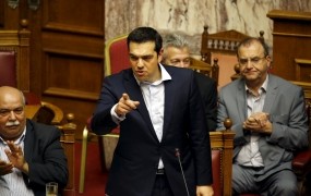 Grški parlament potrdil izvedbo referenduma o pogojih za pomoč 