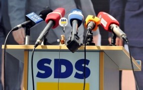 Anketa: SDS med strankami na prvem mestu, vladi padla podpora