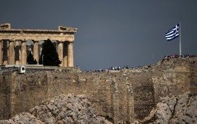 Raziskave: Večina Grkov za dogovor z upniki