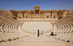Islamska država se baha z videom pokola v ruševinah Palmire