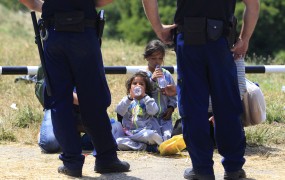 Madžarska vztraja pri gradnji 175-kilometrskega zidu na meji s Srbijo