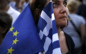 Večina strank pozdravlja dogovor glede Grčije, a ne izključuje grške politične krize