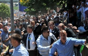 Po incidentu v Srebrenici bo bosanske politike v Beogradu varovalo tisoč policistov