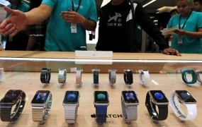 Apple skriva rezultate prodaje pametnih ur, vrednost delnic pada