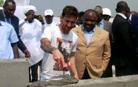 V Gabonu že ukradli Messijeve kamne