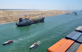 Egipt je uspešno preizkusil nov Sueški prekop