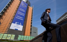 Evropska komisija seznanjena z arbitražno afero, a nima formalne vloge
