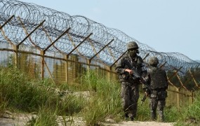 Južna Koreja in ZDA začeli vojaške vaje, sever grozi z "zelo močnim vojaškim odgovorom"