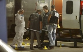 Maročan na vlaku med Amsterdamom in Parizom začel streljati in ranil dva človeka 