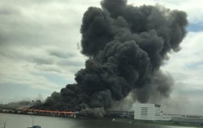 Na Japonskem eksplozija v ameriškem vojaškem oporišču, požar v tovarni