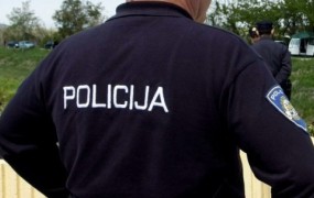 Mladoletnika ropala in kradla po Ljubljani, eden o njiju končal v priporu
