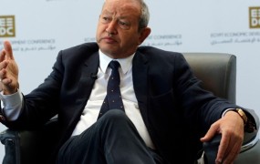 Milijarder Sawiris: Kupil bi otok in tam naselil migrante, ki bi si domove morali sami zgraditi