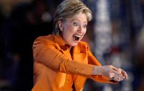 Clintonova se je opravičila za zmedo glede svoje elektronske pošte