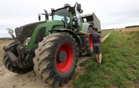 Dr. Aleš Kuhar: subvencije so poganjale nakupe traktorjev