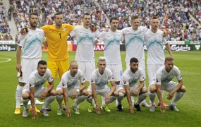 Slovenski nogometaši po nujne tri točke proti Estoniji