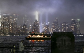 Američani se spominjajo terorističnih napadov 11. septembra
