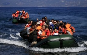 Sredozemsko morje je letos prečkalo več kot 430.000 migrantov