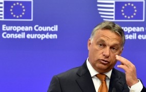 Orban očita Nemčiji, da je zaradi njenih potez izbruhnil kaos med begunci na Madžarskem