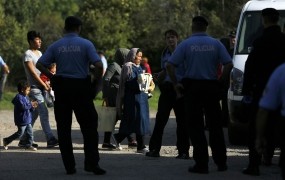 Hrvaška policija že ustavila prvo skupino migrantov