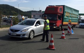 Pomurski policisti selektivno nadzirajo promet na meji z Madžarsko