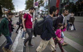 Val priseljencev v Avstriji, ki napoveduje vračanje migrantov v Slovenijo in Hrvaško