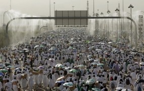 Več kot 700 mrtvih med prerivanjem na hadžu v Meki