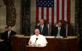 Papež ameriški kongres pozval k ukinitvi smrtne kazni in sočutju do priseljencev