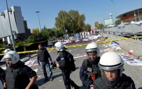 Skoraj sto mrtvih in dvesto ranjenih: v Turčiji najbolj smrtonosen napad v zgodovini sodobne države