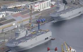Francija bo za Rusijo izdelani vojaški ladji prodala Egiptu