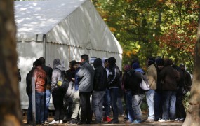 Prosilci za azil s tožbo od Nemčije terjajo takojšnje izplačilo podpore in zatočišče