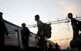 Na Hrvaškem vlaki z migranti na pot proti Sloveniji