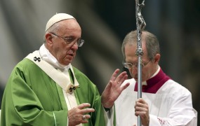 Papež sinodo o družini zaključil s pozivi po vključevanju