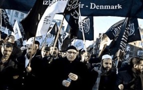 Migrant domačinu na vrat nastavil nož, množični pretepi v Nemčiji, zahteve po šeriatu na Danskem