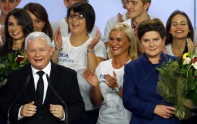 Konservativna PiS na Poljskem osvojila absolutno večino v parlamentu