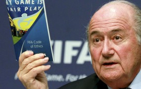 Blatter tolaži Putina: Rusija ne bo izgubila svetovnega prvenstva