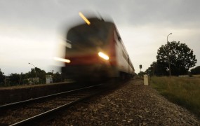 Vlak v ljubljanskem Tivoliju v sredo do smrti povozil žensko