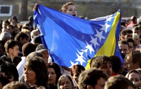 BiH kot domovino čuti večina Bošnjakov, tretjina Hrvatov in samo 13 odstotkov Srbov