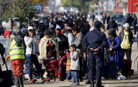 Migrantski val se umirja, danes v Slovenijo vstopilo manj ljudi