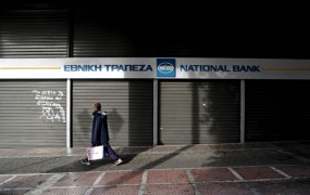 Grškim bankam grozi milijardna luknja