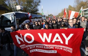 V Špilju se je zbralo več sto zagovornikov zaprtja avstrijske meje