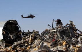 Moskva: Strmoglavljeno rusko letalo je razpadlo v zraku