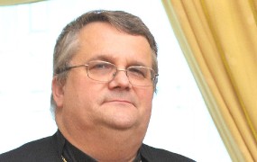 Škof Štumpf pojasnjuje: Svaril sem pred umetno spodbujenimi migranti, ki zlorabljajo begunstvo