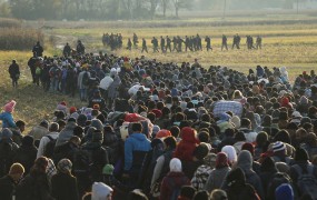 V Dobovo danes prišlo že več kot 4000 beguncev