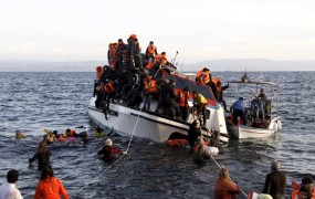 V oktobru čez Sredozemlje rekordnih več kot 218.000 migrantov