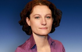 Novinarka aktivistka Helena Milinković polemizira, nato pa poroča o okrogli mizi
