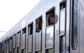 V Slovenijo ponoči prispel nov vlak z okoli 1000 migranti