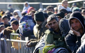 Migrantska kriza Slovenijo stala med 5,5 in šest milijoni do konca oktobra