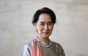 Padla nobelovka: Oxfordska univerza je snela sliko Aung San Suu Kyi
